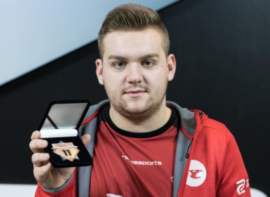 青年风暴！Hanyi 揭晓了 Team WE 阵容：试用韩国双核，上单 YSKM ／ Cube