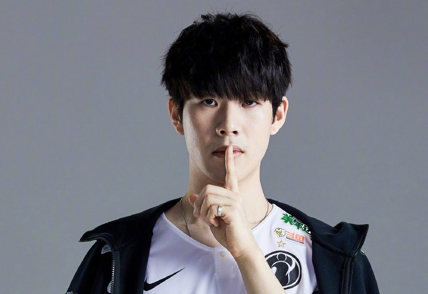 在韩国媒体近日放出的Ruler选手的夺冠采访中，Ruler选手对EDG的下路Leave选手和GEN的下路Peyz选手进行了称赞